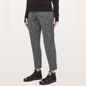 Lululemon On The Fly Pant Feathered Jacquard Black White / Black 10